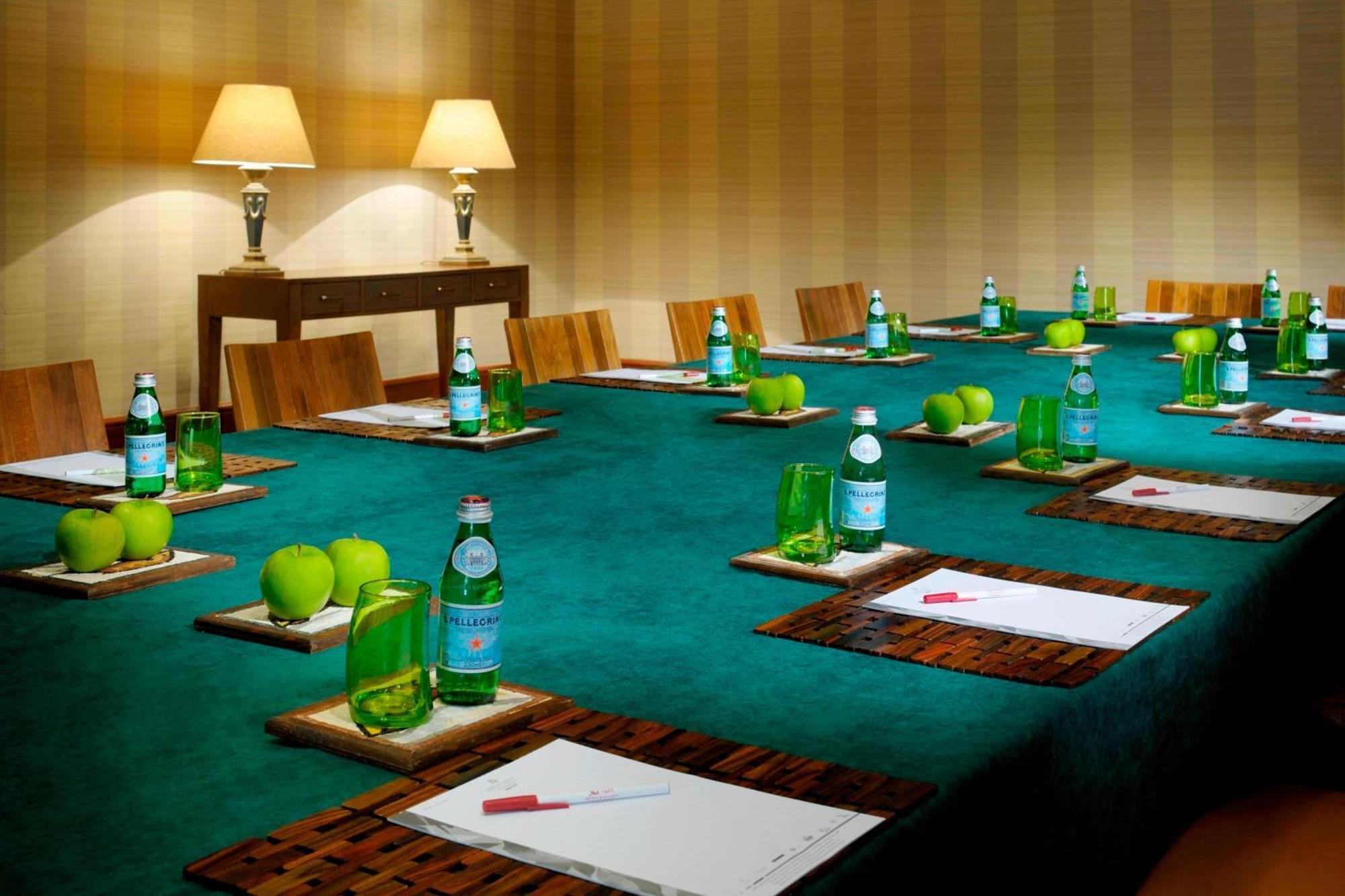 Dead Sea Marriott Resort & Spa Sweimeh Negócio foto Meeting room at the InterContinental Hotel, London, Park Lane